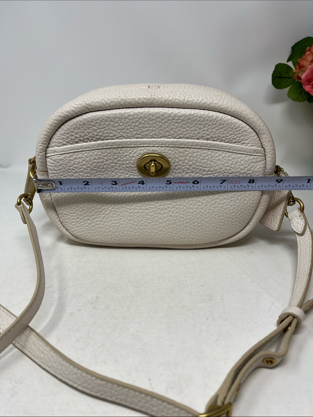 COACH CAMERA BAG PEBBLED LEATHER IN CHALK COLOR BRASS TURN LOCK CROSSBODY - Picture 15 of 16